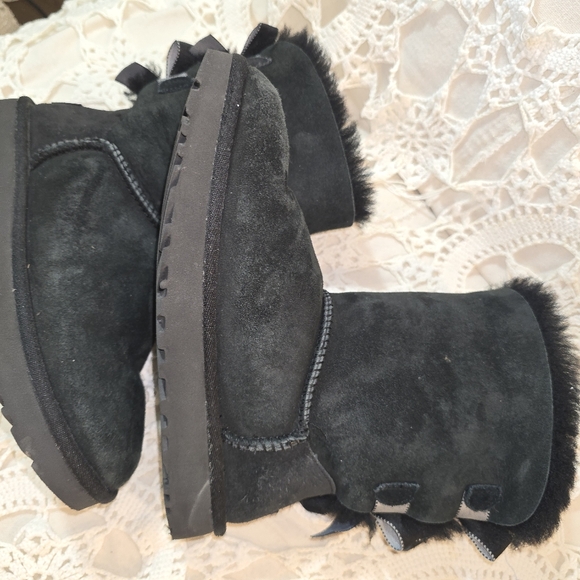 Women's Uggs, Bailey Bow II, Ugg boots, womens boots - Picture 7 of 7